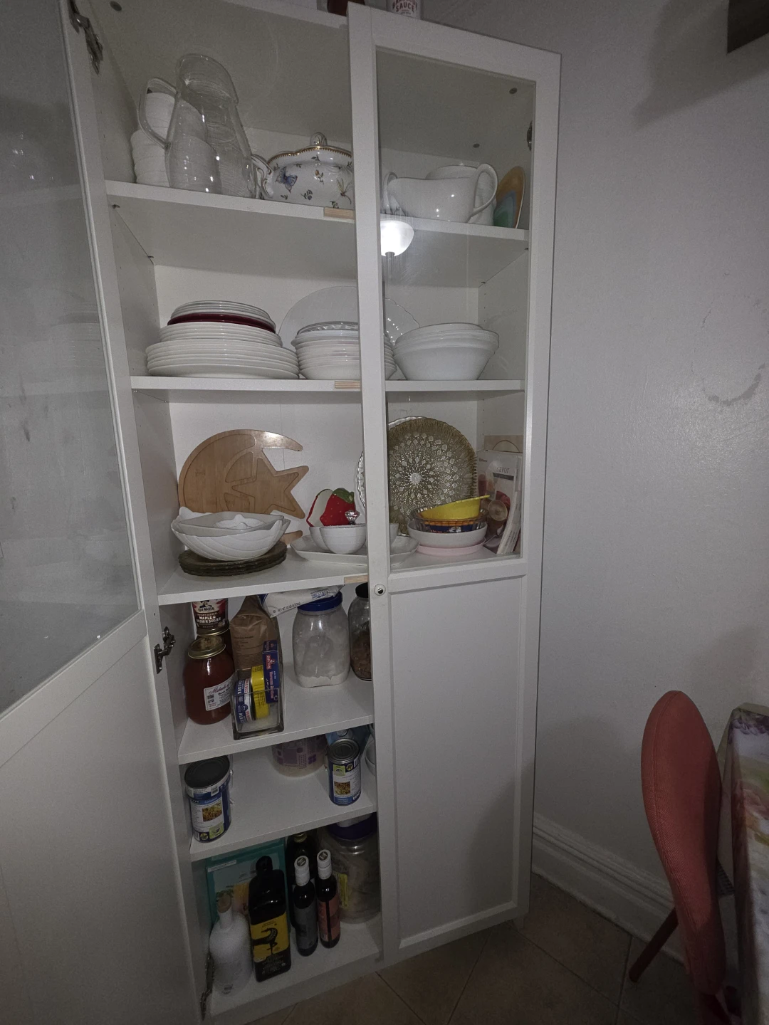 White display cabinet with glass doors - photo 2