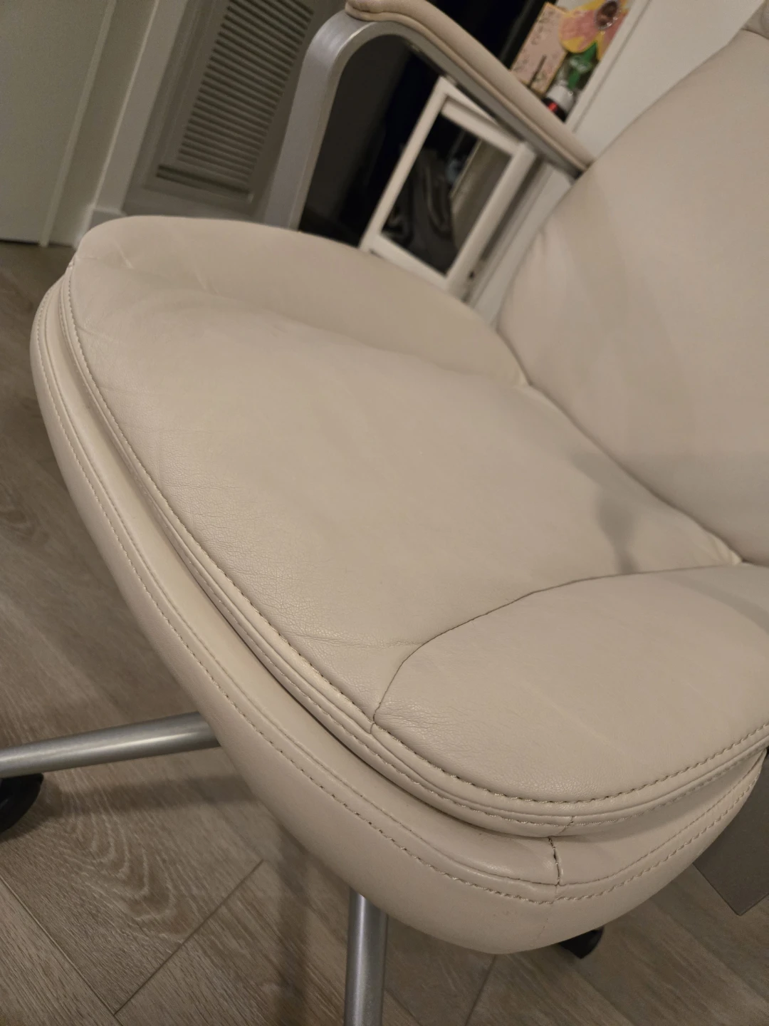 Cream Leather Office Chair - photo 3