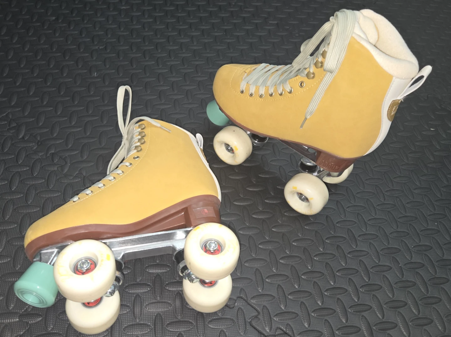Like New Chaya Roller Skates- Size 8 (Excellent Condition) - photo 2