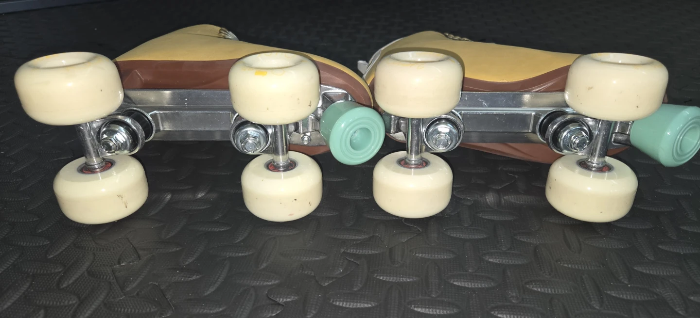 Like New Chaya Roller Skates- Size 8 (Excellent Condition) - photo 5