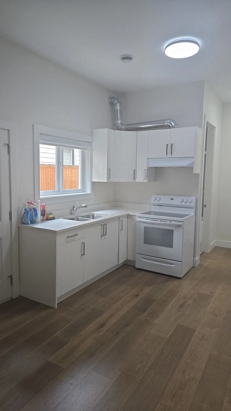 New 1 Bedroom Suite – Bright, Modern & All Utilities Included - photo 2