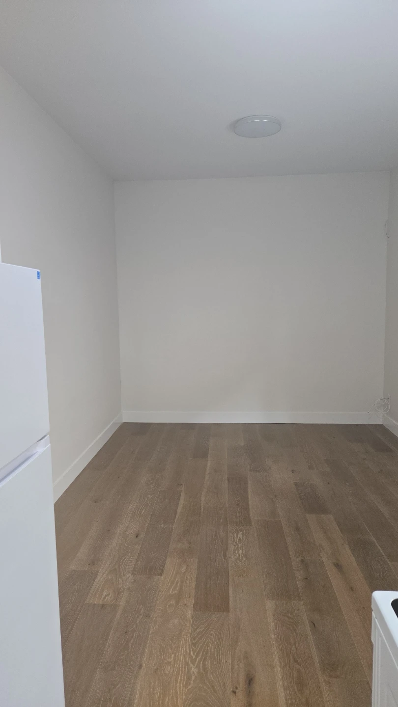 New 1 Bedroom Suite – Bright, Modern & All Utilities Included - photo 3