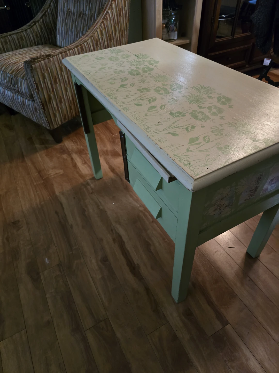 Small desk with floral stencil and two drawers - photo 3