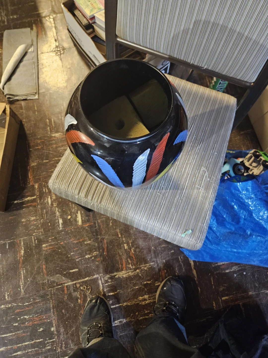 Decorative Black Vase with Feather Design - photo 4