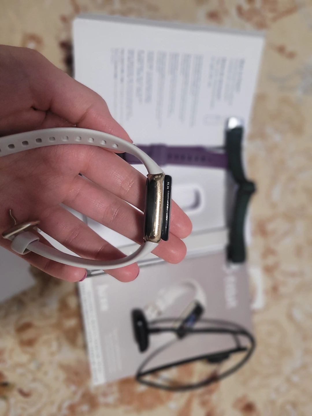 Fitbit Luxe Fitness + with Bands and charge Cable - photo 3