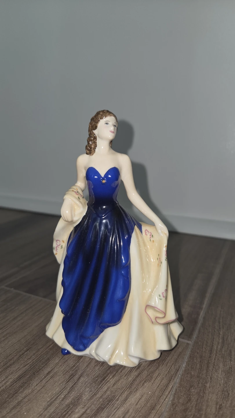Royal Doulton "Loved One" HN5147 Figurine - photo 2