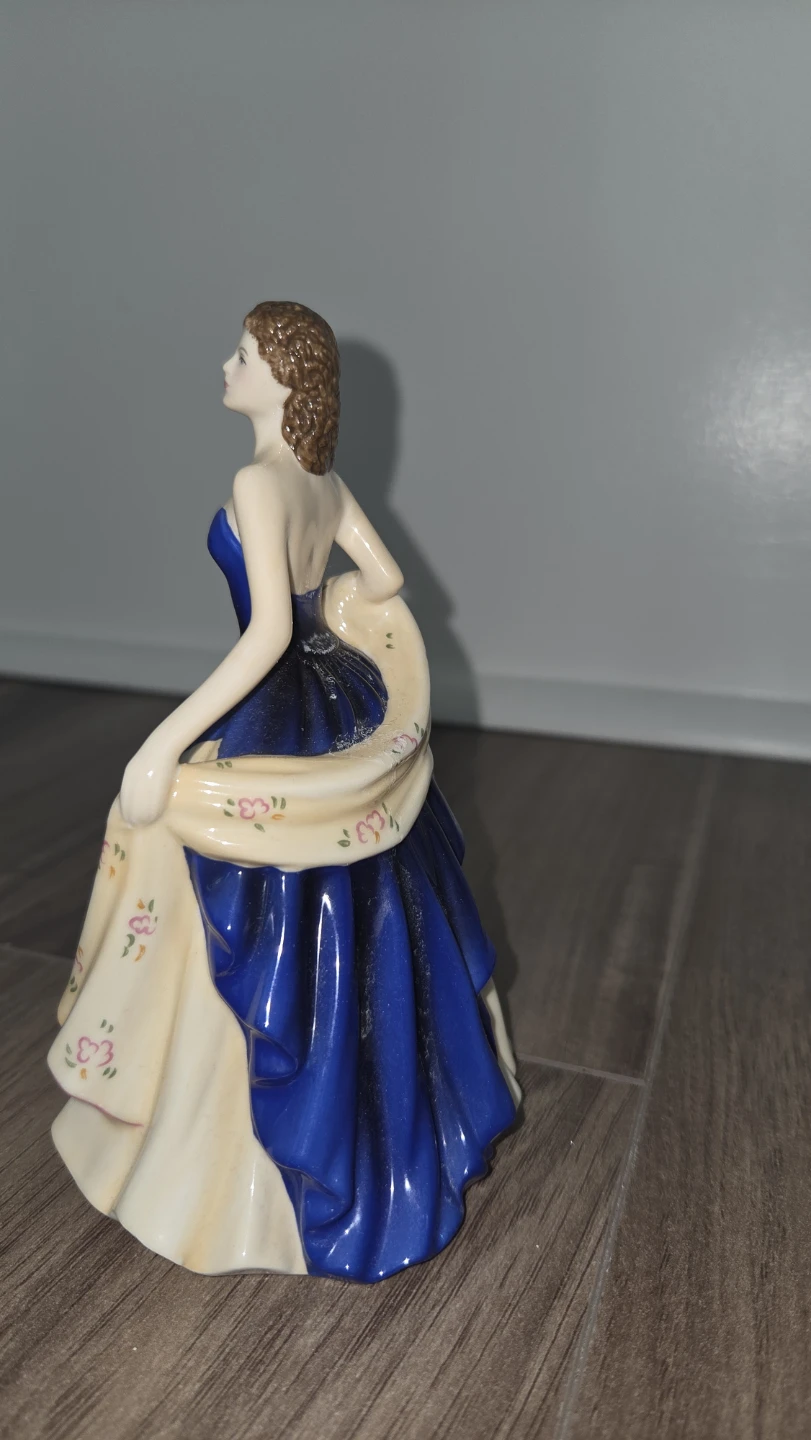 Royal Doulton "Loved One" HN5147 Figurine - photo 3