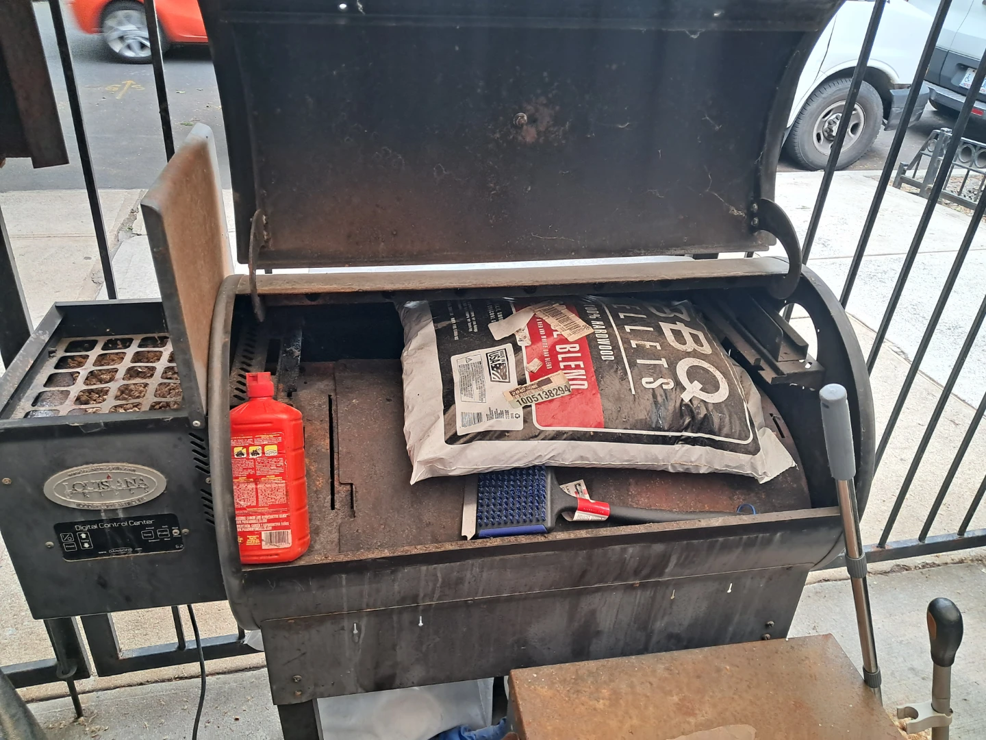 Louisiana Grills Wood Pellet BBQ - photo 2