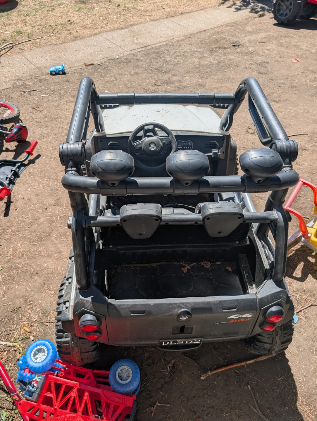 Kids side by side power wheels needs a 6 volt battery - photo 3