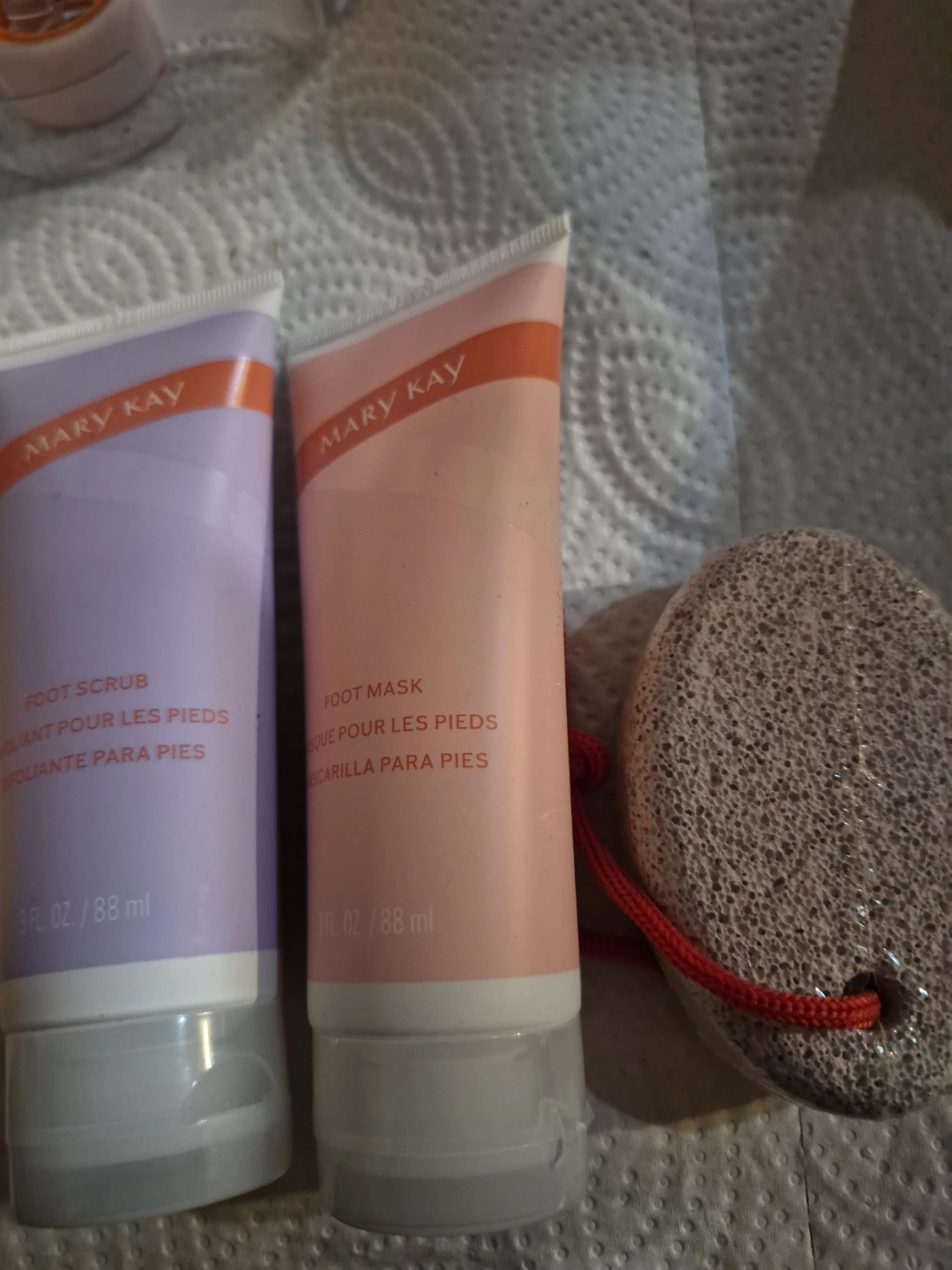Mary Kay Pedicure Set - Foot Scrub & Foot Mask - photo 4