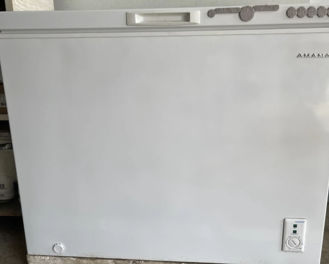 Amana Chest Freezer - 7.0 Cu. Ft - Great Condition - photo 2