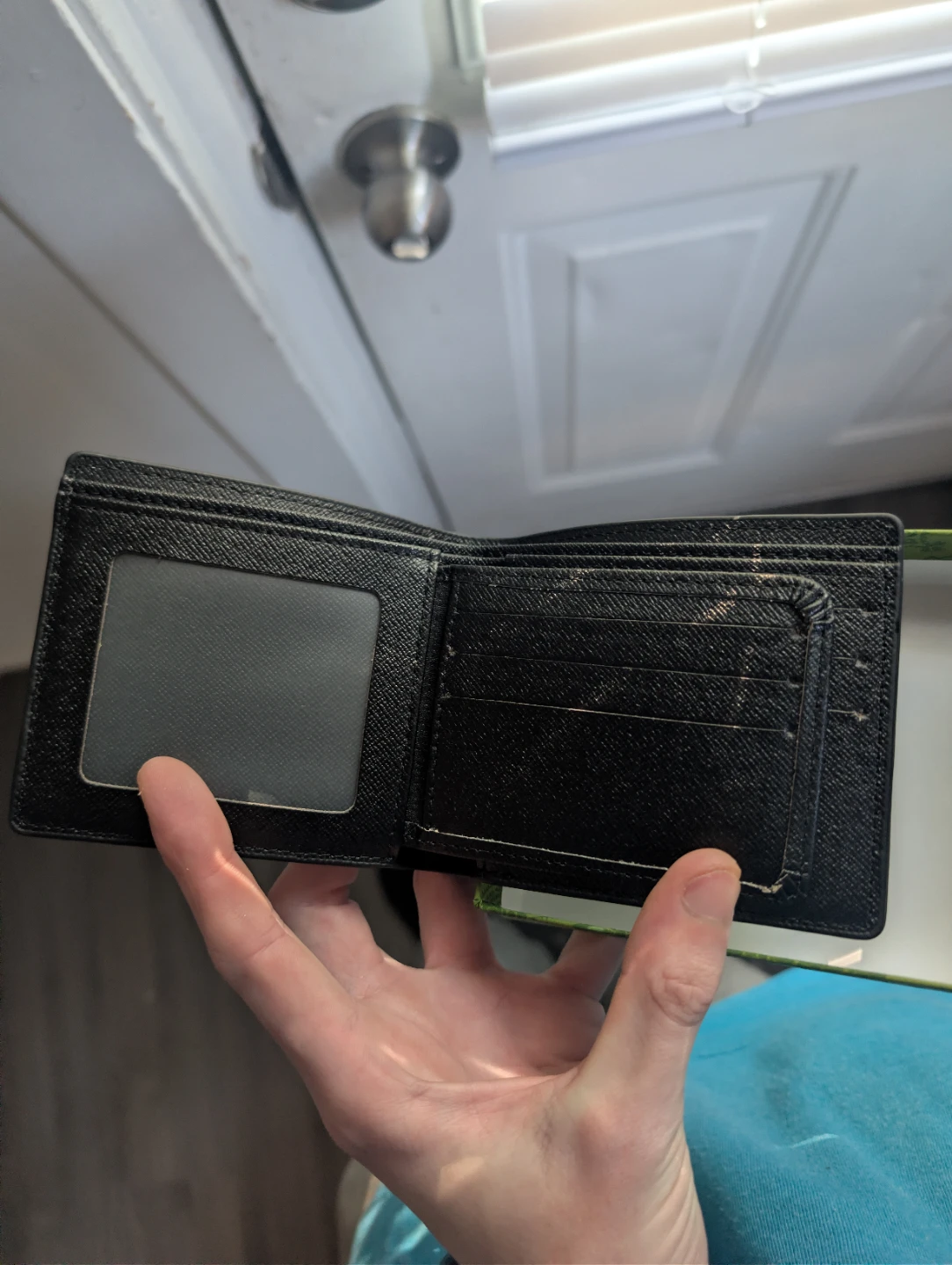 Gucci Snake Bi-fold Wallet - photo 4