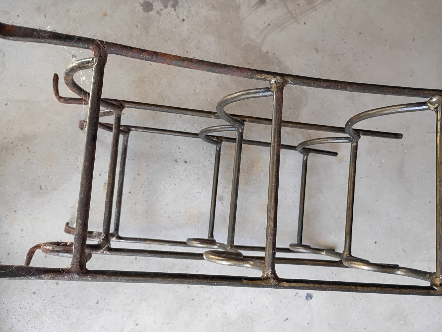 Metal wine rack....also holds two liter bottles - photo 3