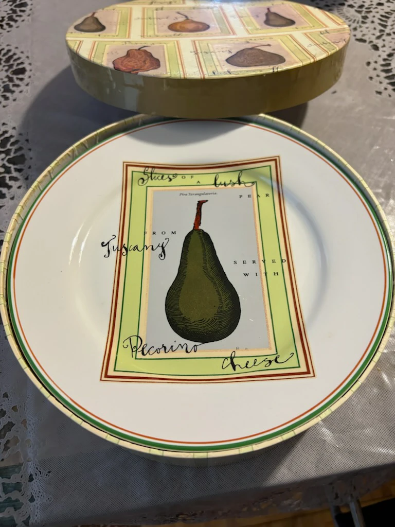 Set of 4 Salad Plates with Pear Design and Storage Box 2 boxs - photo 2