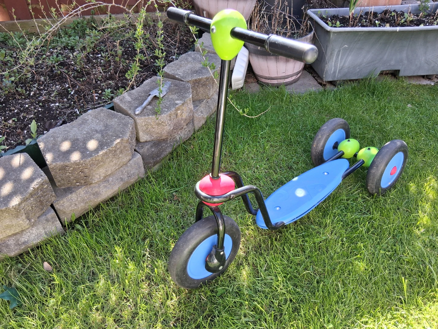 Italstrike 3-Wheel Scooter in great condition