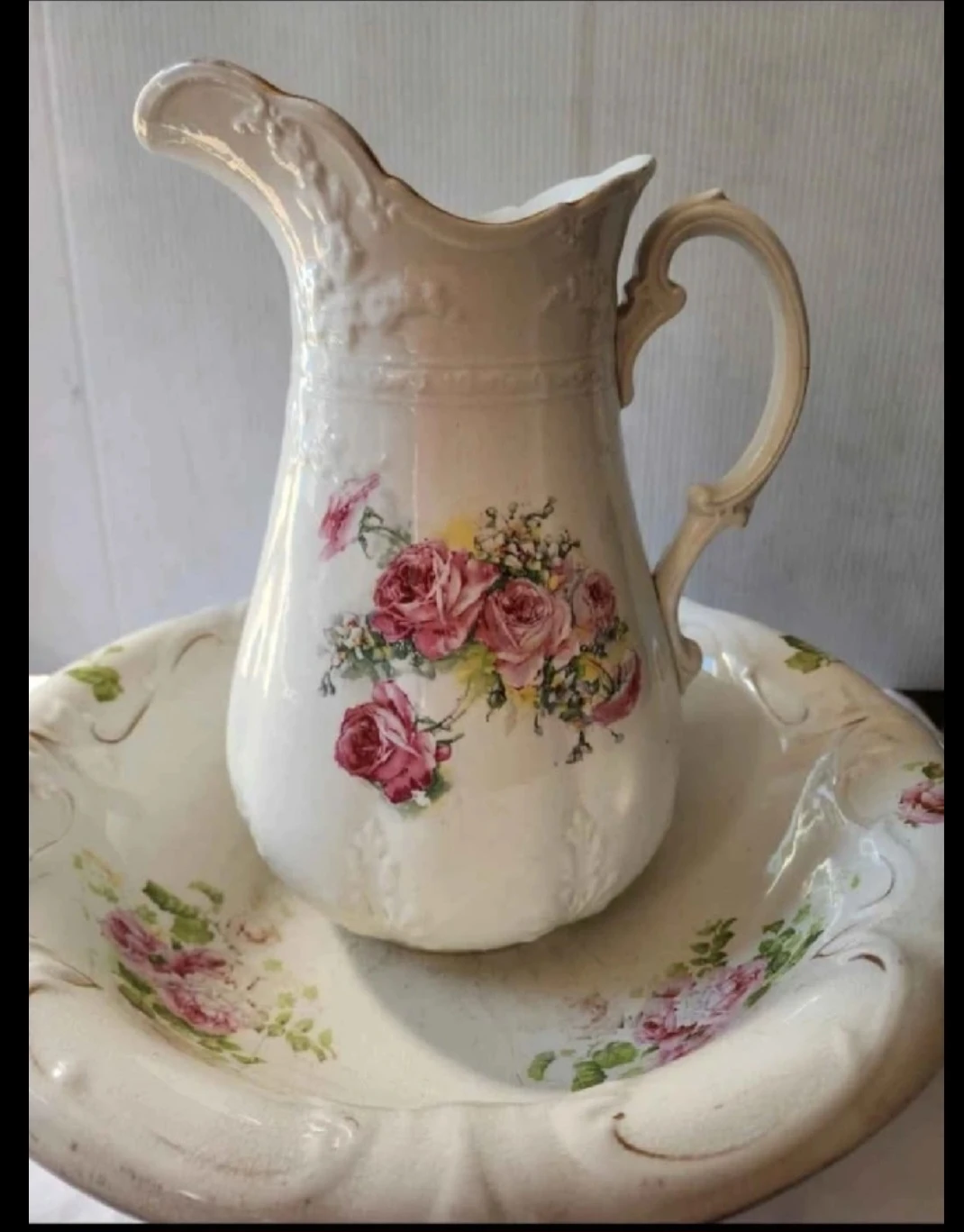 VINTAGE PORCELAN PITCHER (Made in England)