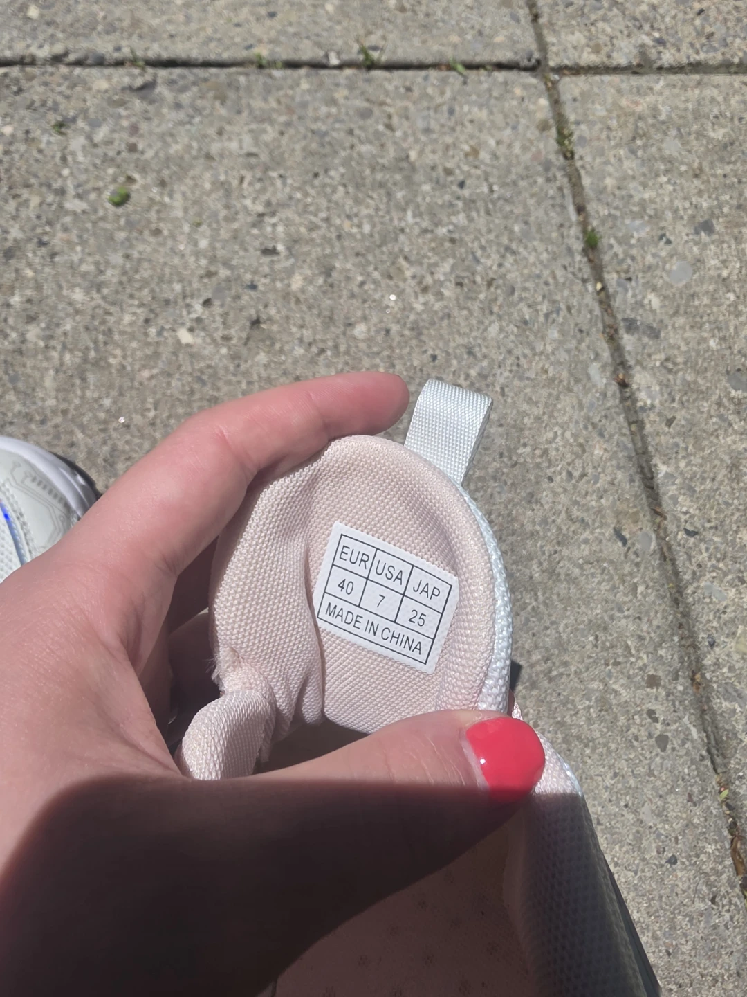 White Roller Shoes Size 7 - photo 2
