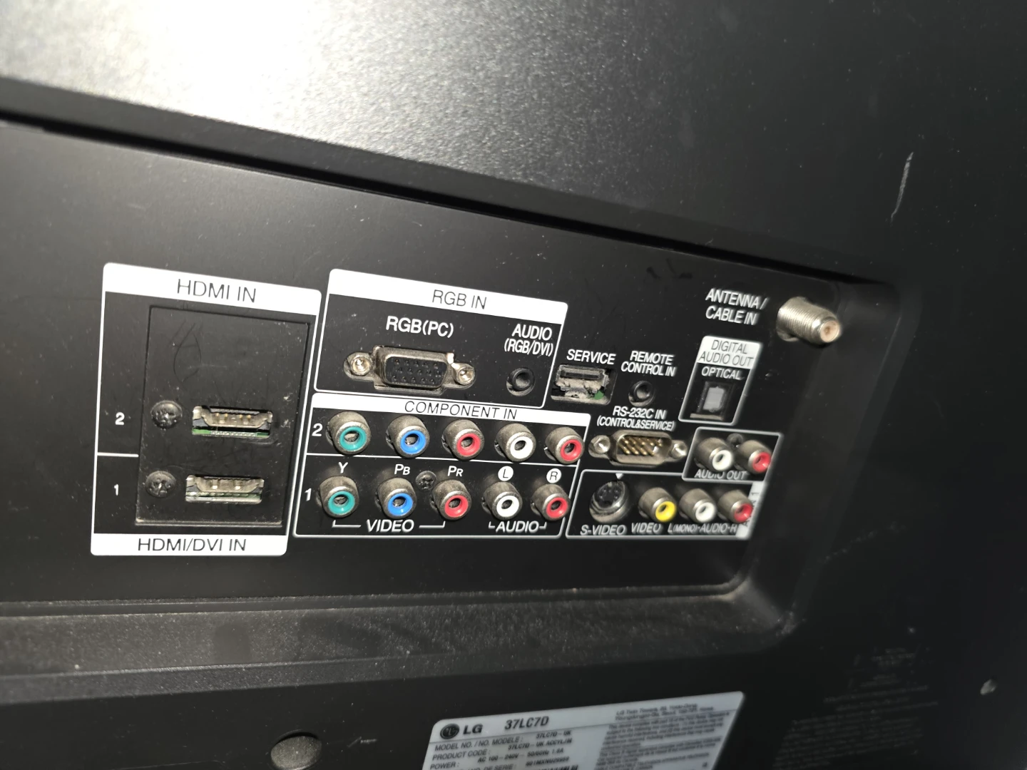 LG 37-inch LCD TV - photo 3