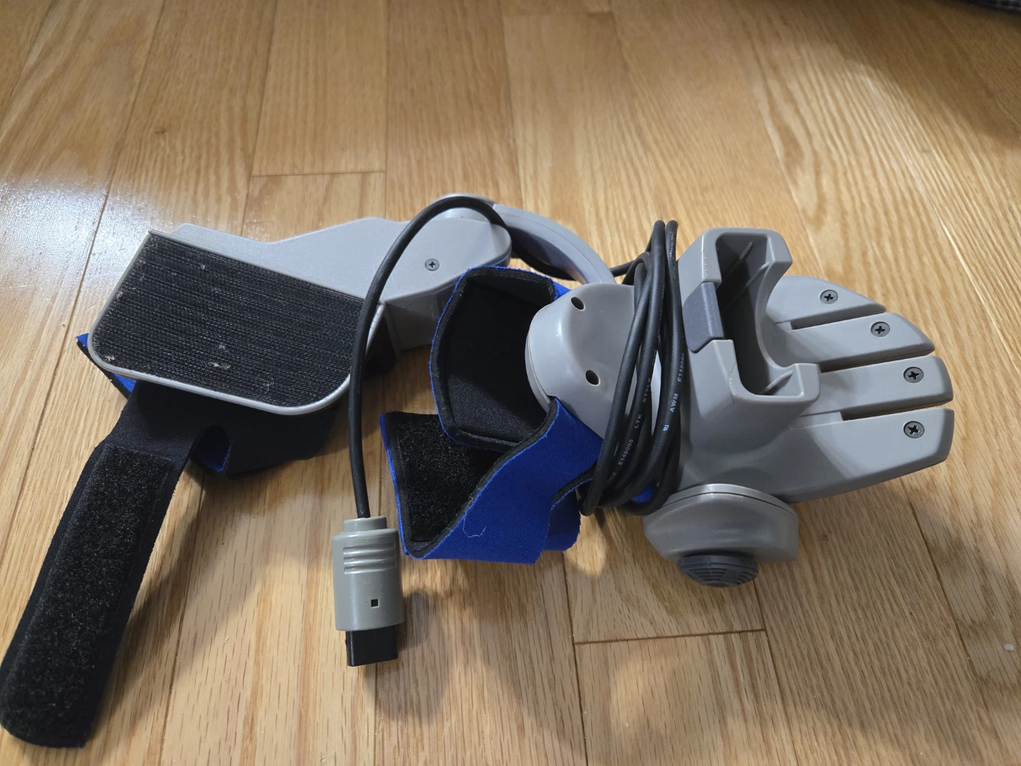 "The Glove" 1-Handed N64 Controller - photo 2