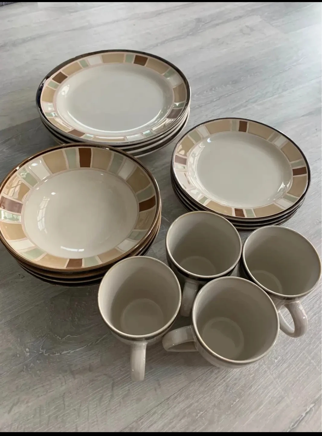 Dinnerware Set - 16 Pieces