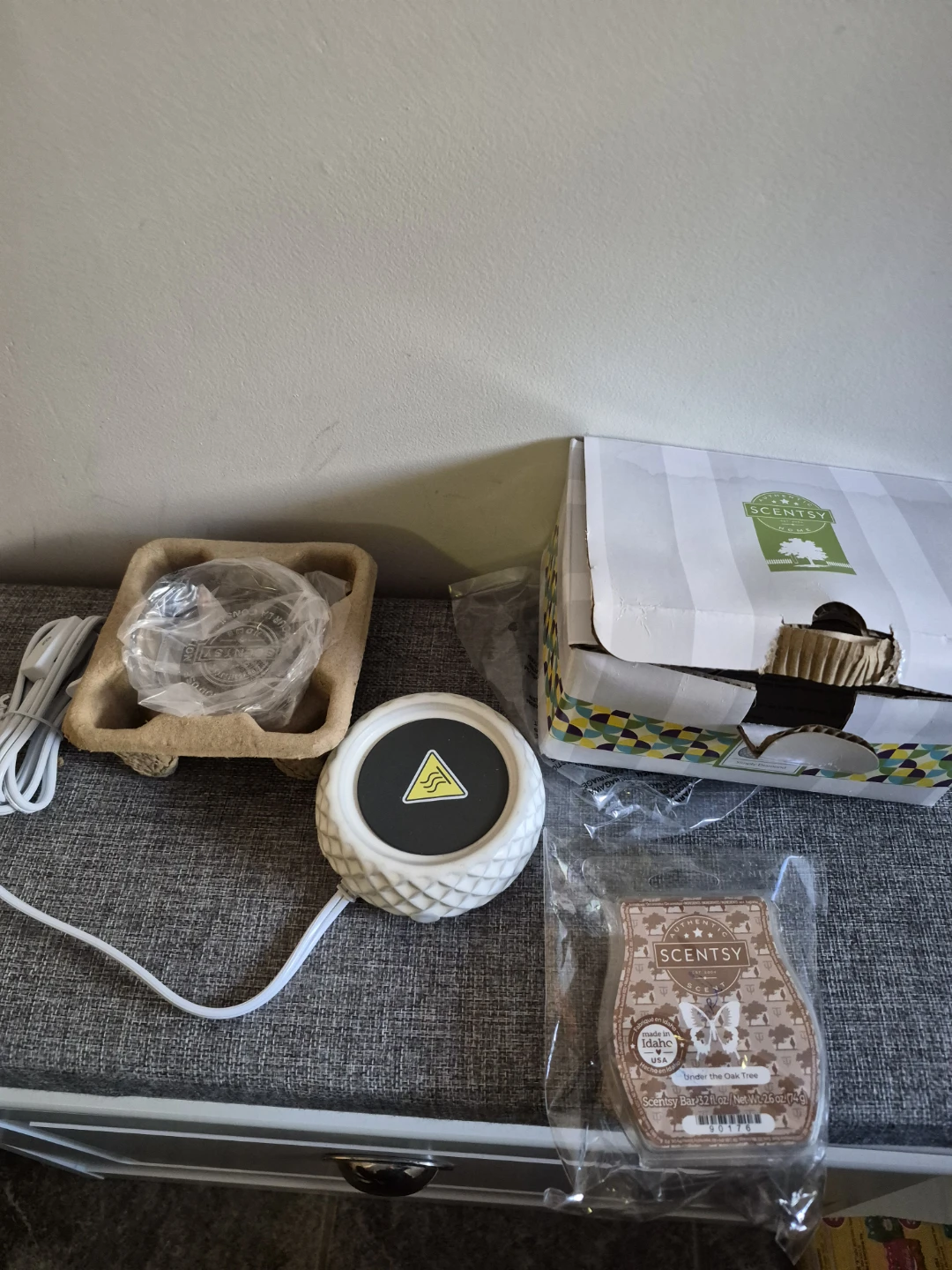 Scentsy Warmer with Scent Bar