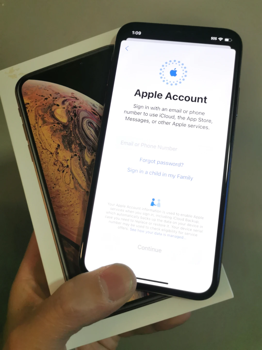 iPhone Xs 64G Gold Unlocked - photo 4
