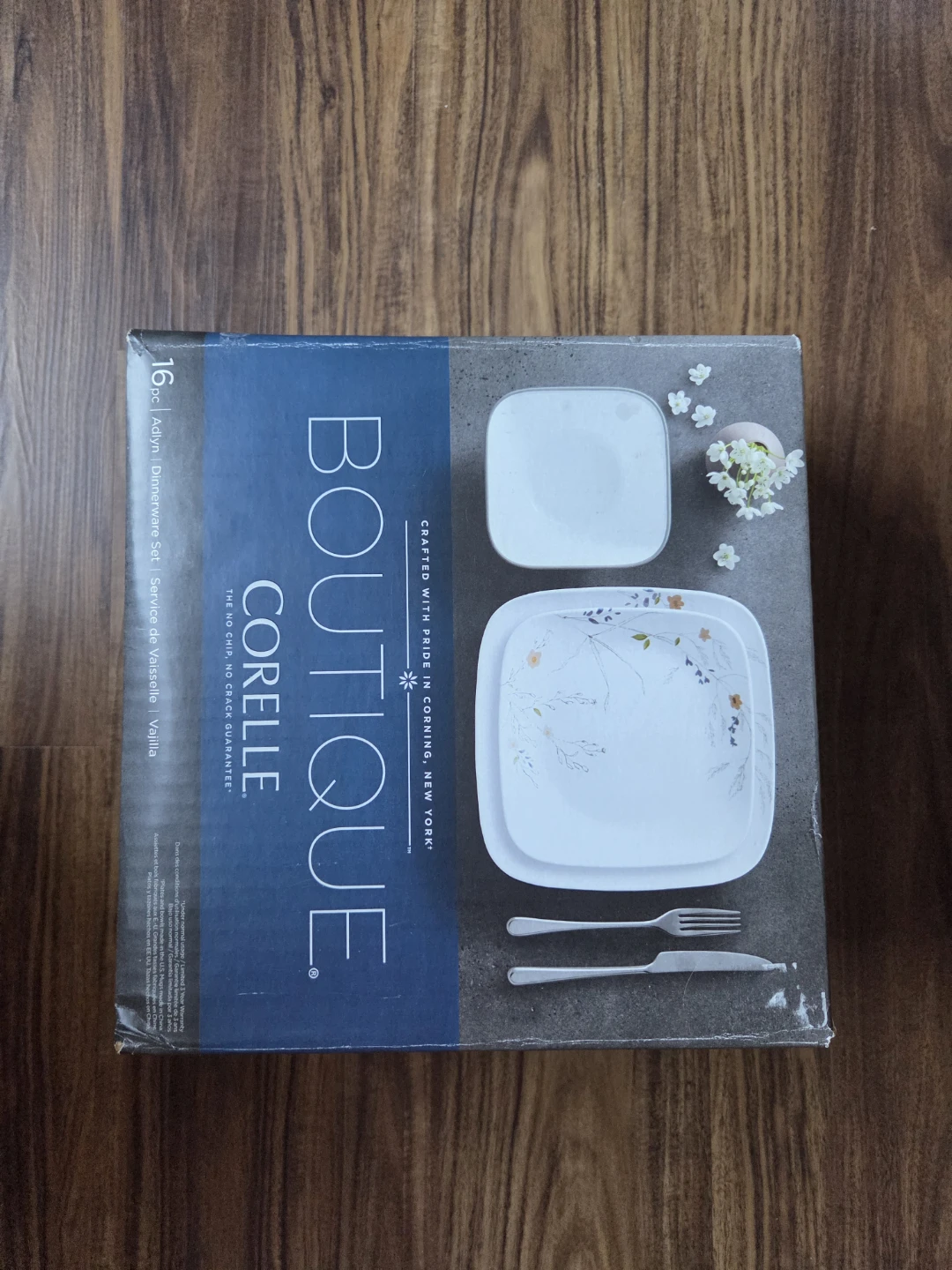 Corelle Boutique 16 pc Adlyn Dinnerware Set