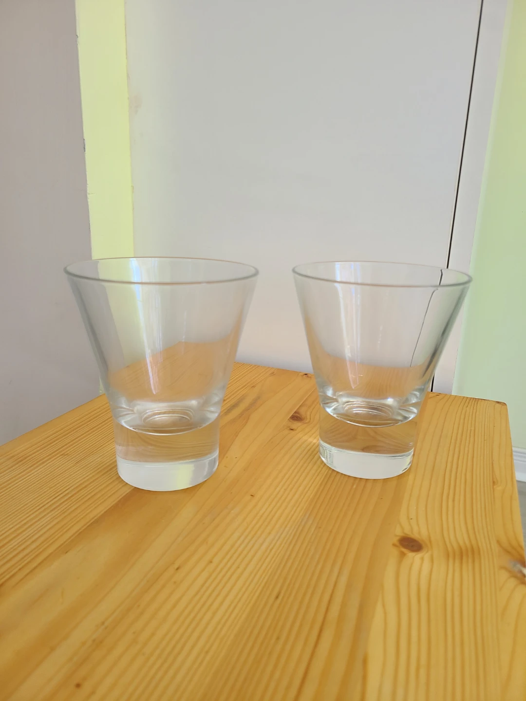 Set of 2 Clear Glass Glasses
