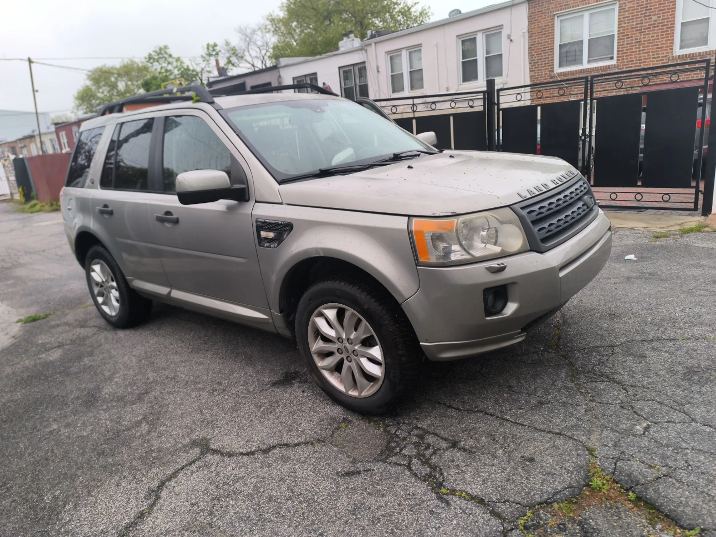 Silver Land Rover Freelander 2 SUV - photo 2