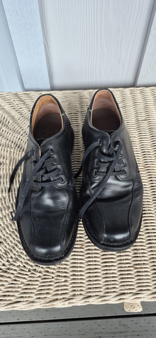 Clarks Black Leather Lace-Up Dress Shoes