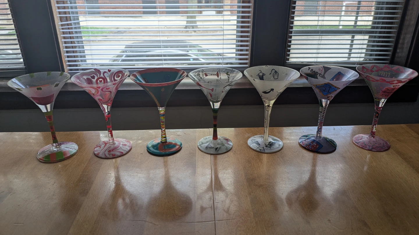 Lot of 30 Lolita Hand-Painted Martini Glasses - photo 3