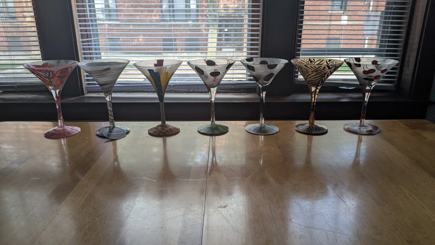 Lot of 30 Lolita Hand-Painted Martini Glasses - photo 5