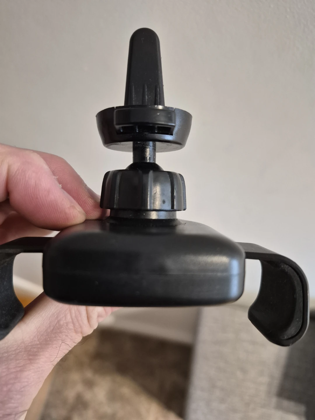 Heyiio Car Mount Wireless Charger - photo 4