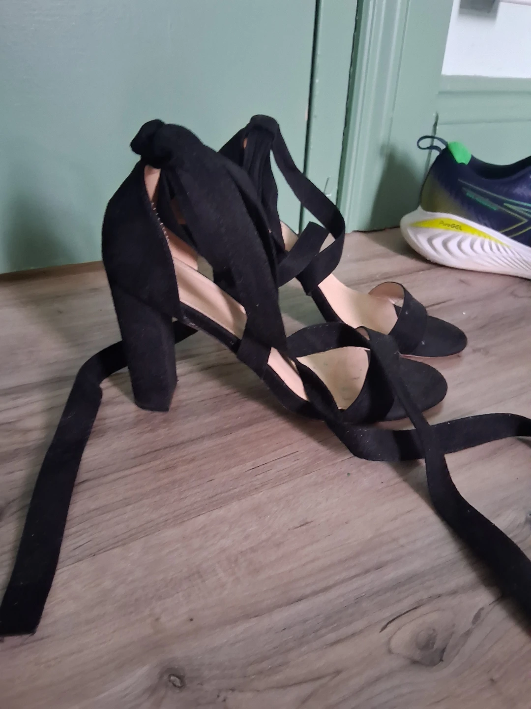 3 inch black ribbon heels Size 8-9 - photo 3