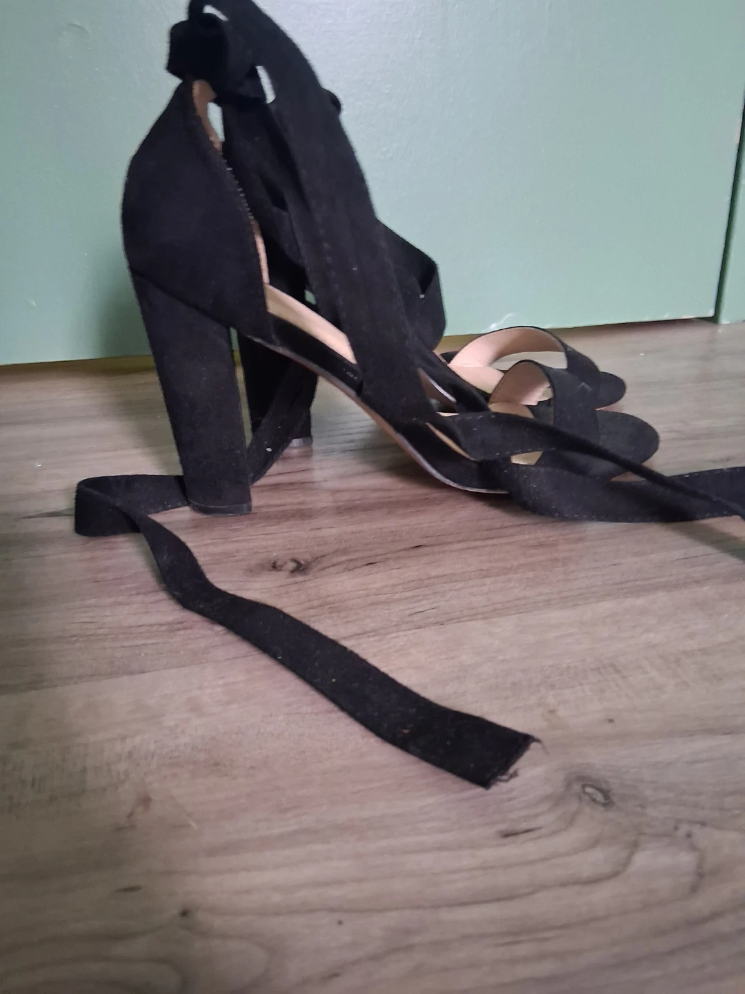 3 inch black ribbon heels Size 8-9 - photo 4