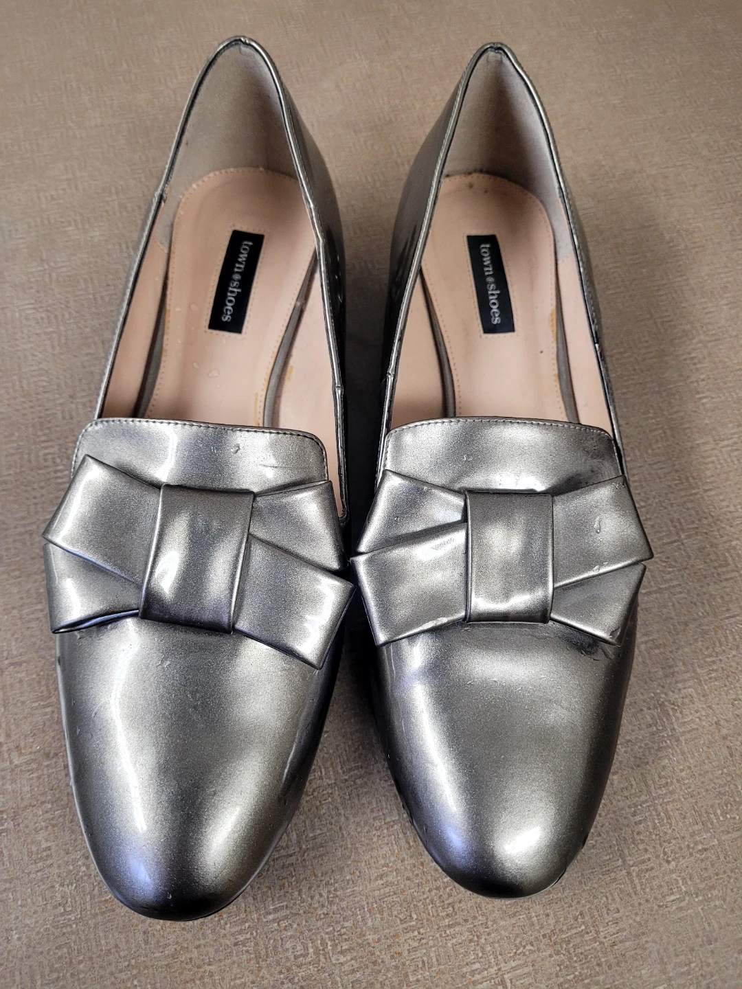Town Shoes Women's Silver Bow Loafers Size 41🥕🌱