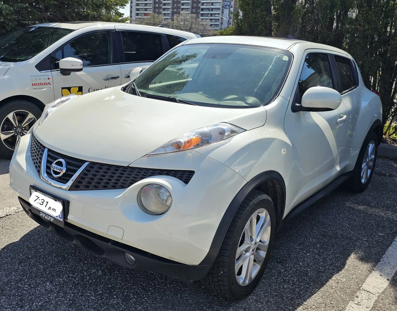 White Nissan Juke