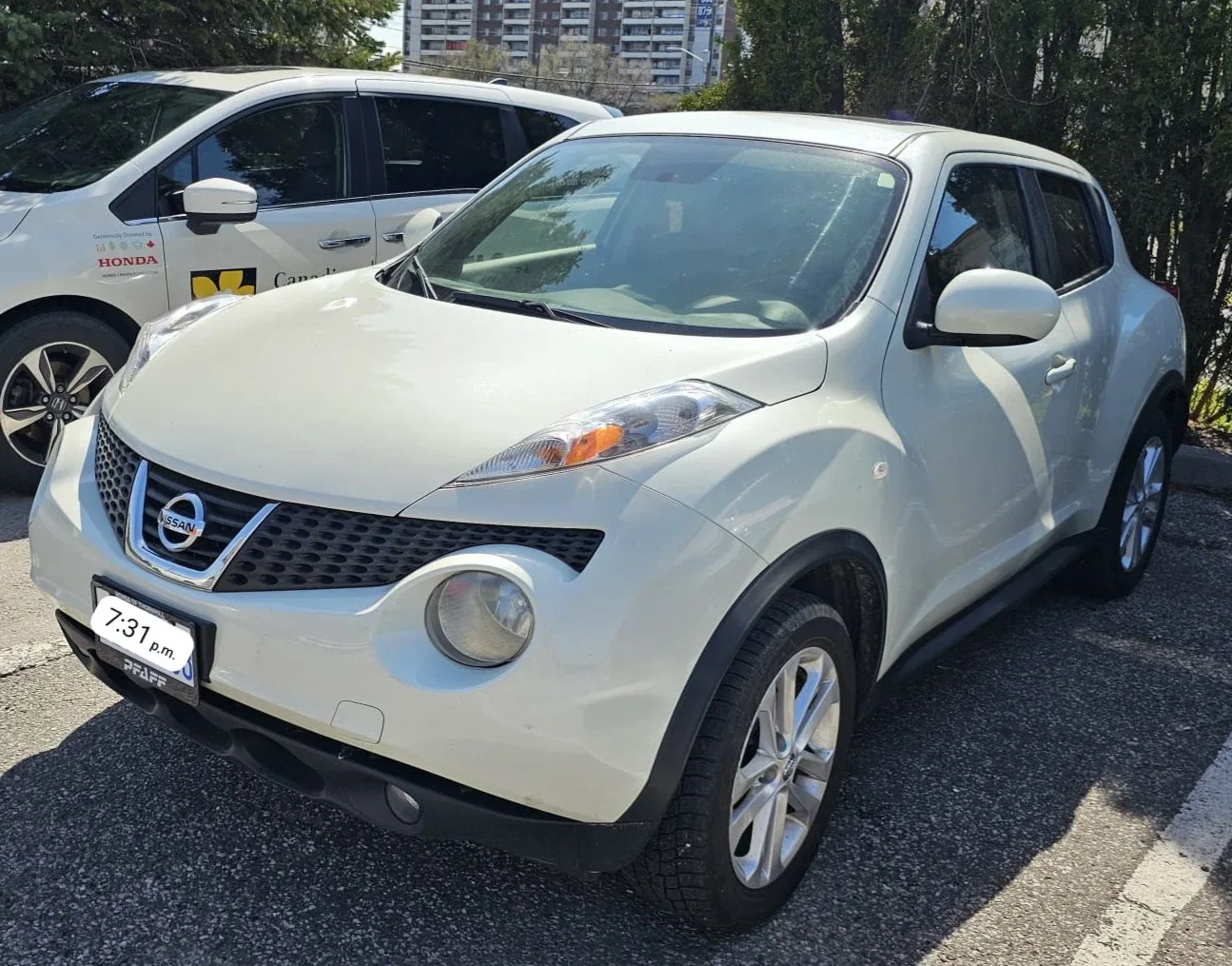 White Nissan Juke