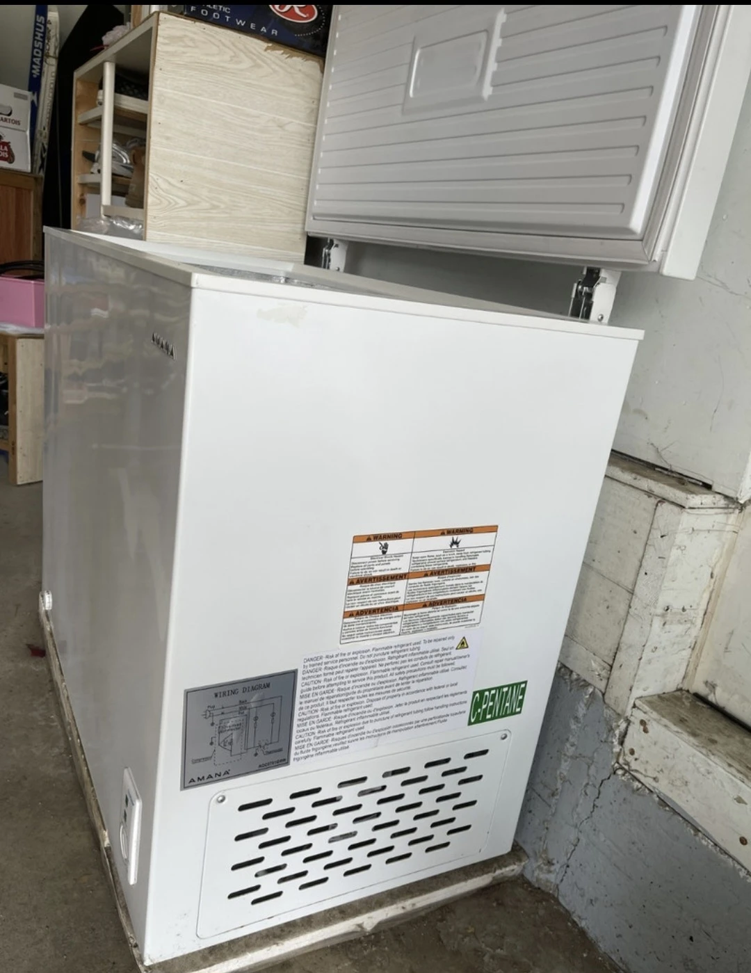 Amana Chest Freezer - 7.0 Cu. Ft - Great Condition - photo 5