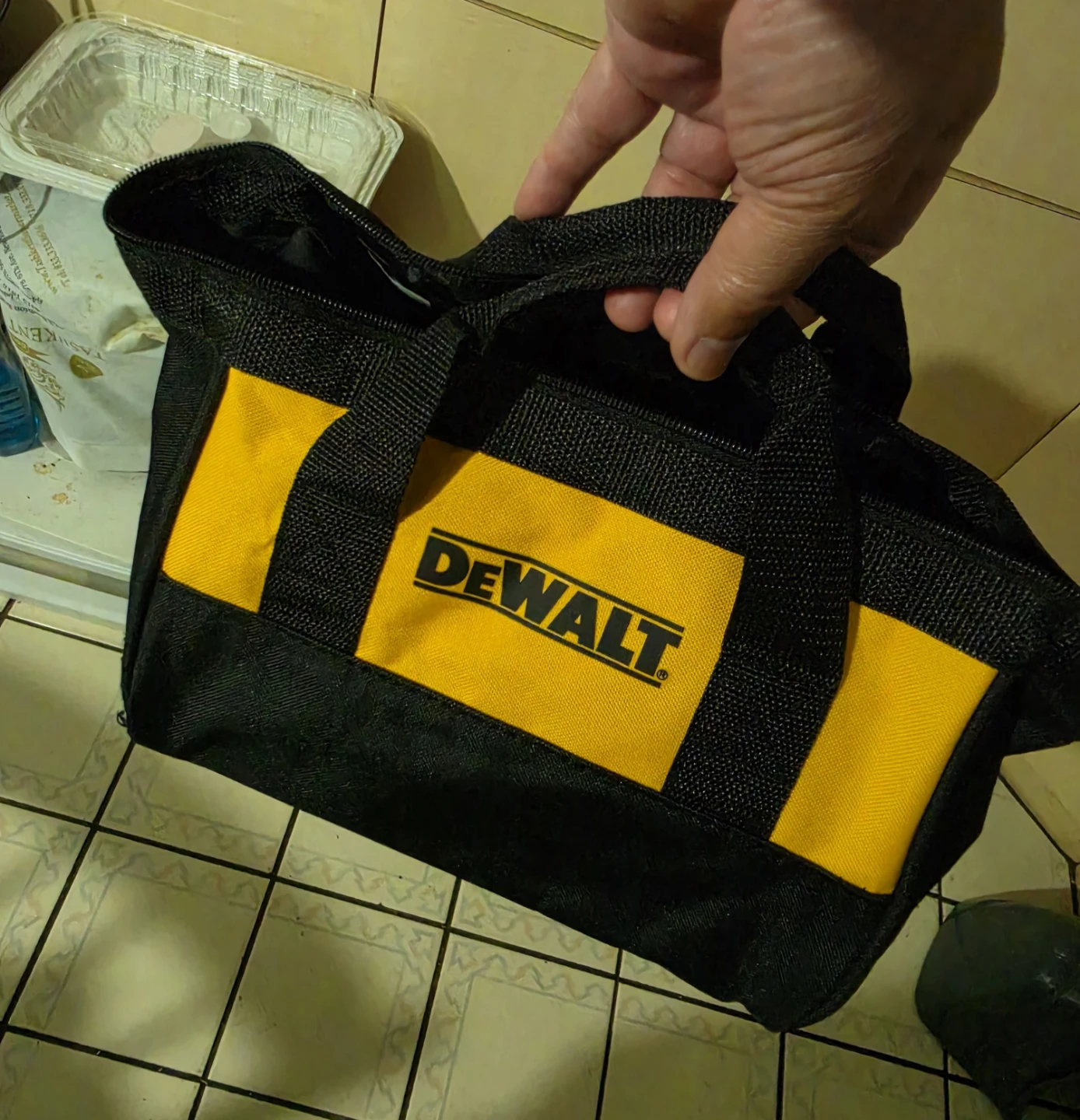 Dewalt Medium Duty Nylon Tool Bag Fits Drills Batteries Charger - photo 3