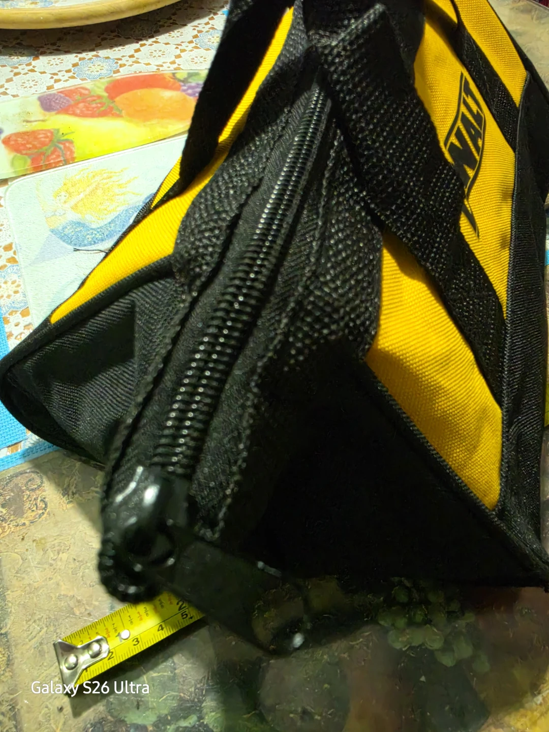 Dewalt Medium Duty Nylon Tool Bag Fits Drills Batteries Charger - photo 4