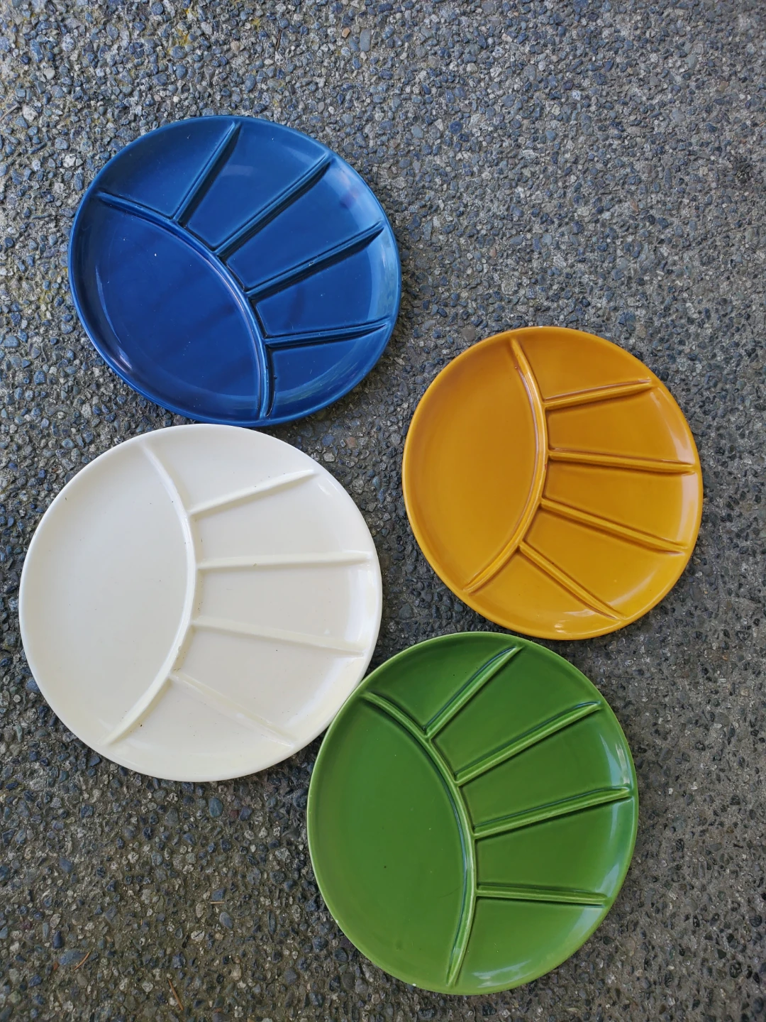 Set of 4 Divided Appetizer Plates - photo 2