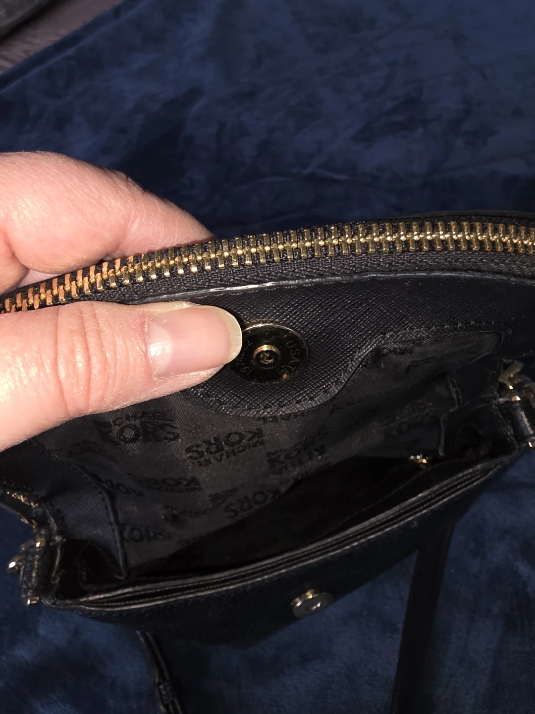 Michael Kors Black Leather Small cross body Bag - photo 2