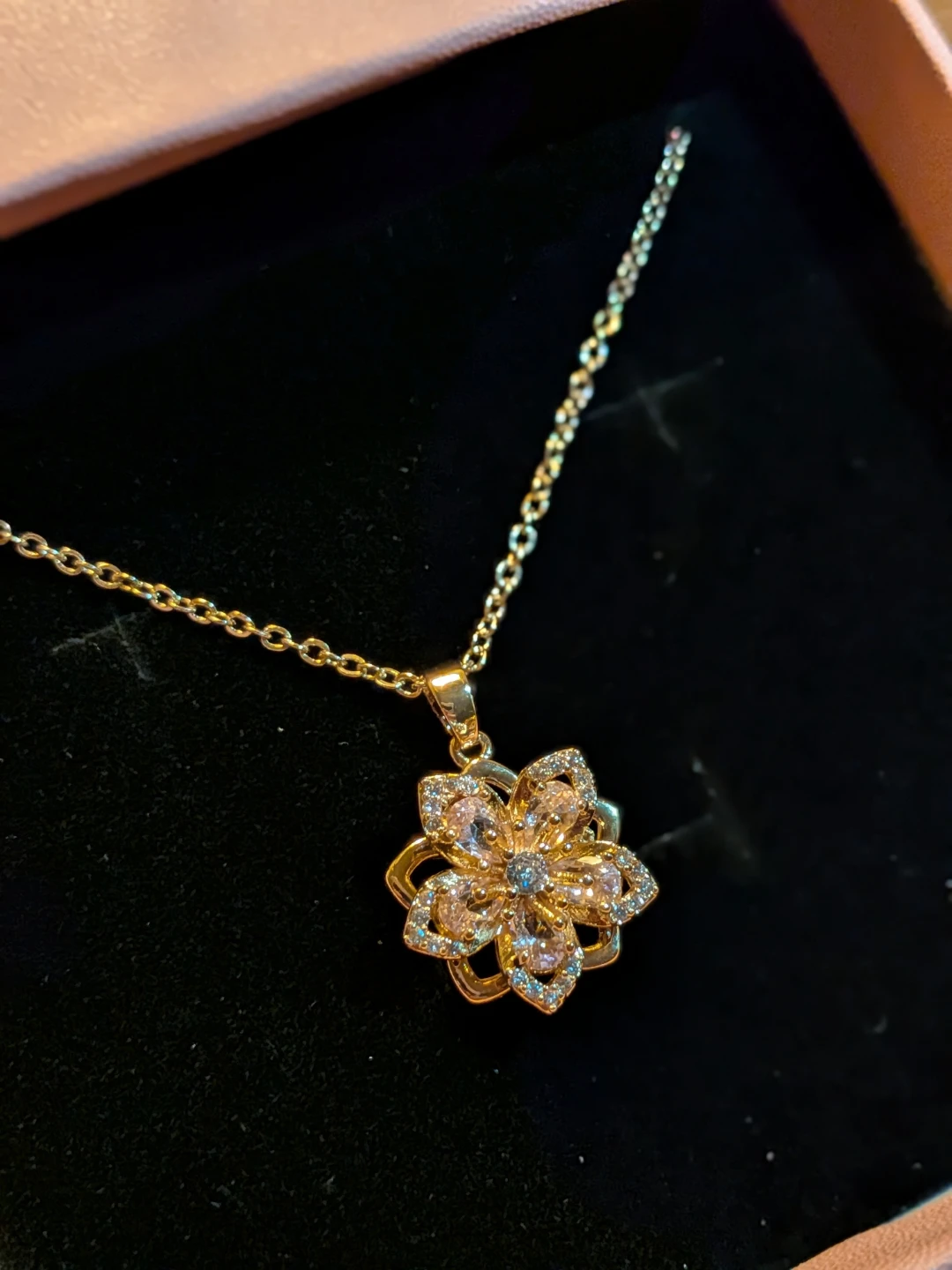 Nush 18 K gold plated Rapunzel gold-tone flower pendant necklace - photo 3