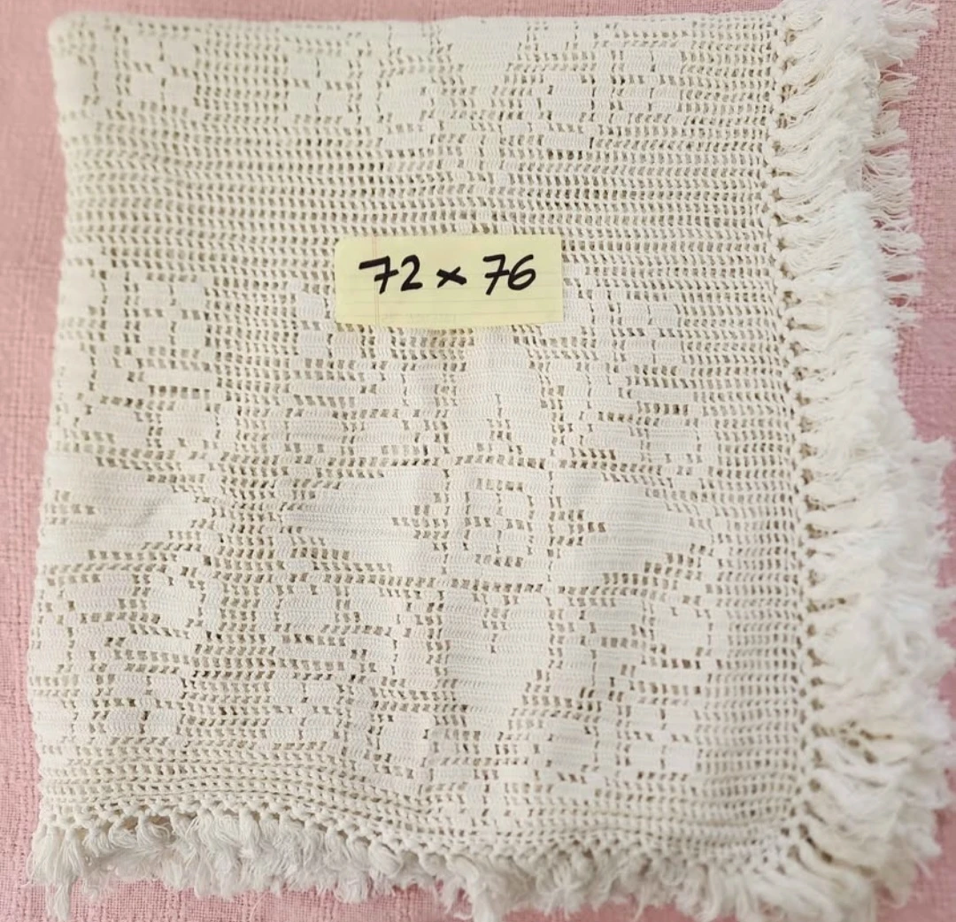 HAND CROCHETED BEDSPREAD OR TABLECLOTH - photo 2