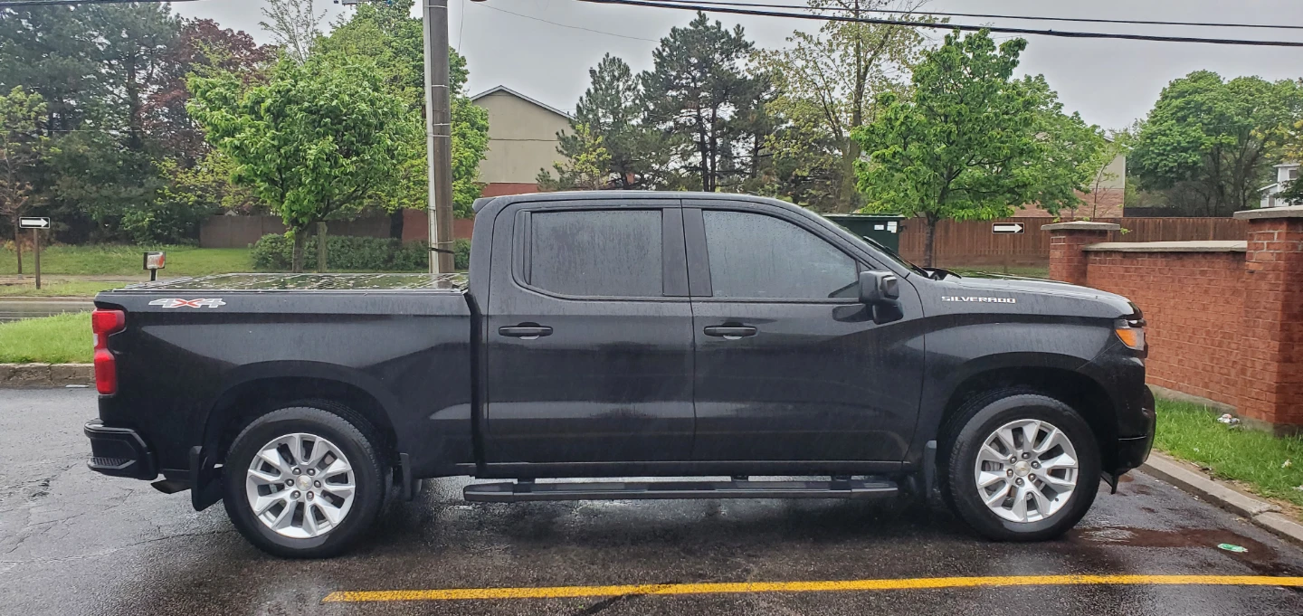 Black Chevrolet Silverado Custom Truck(only 30000 km) - photo 3