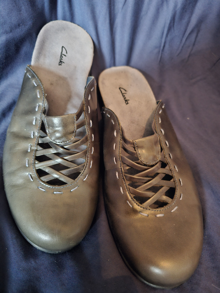 Clarks Women's Leather Mules Clogs Size 9.5 Tan