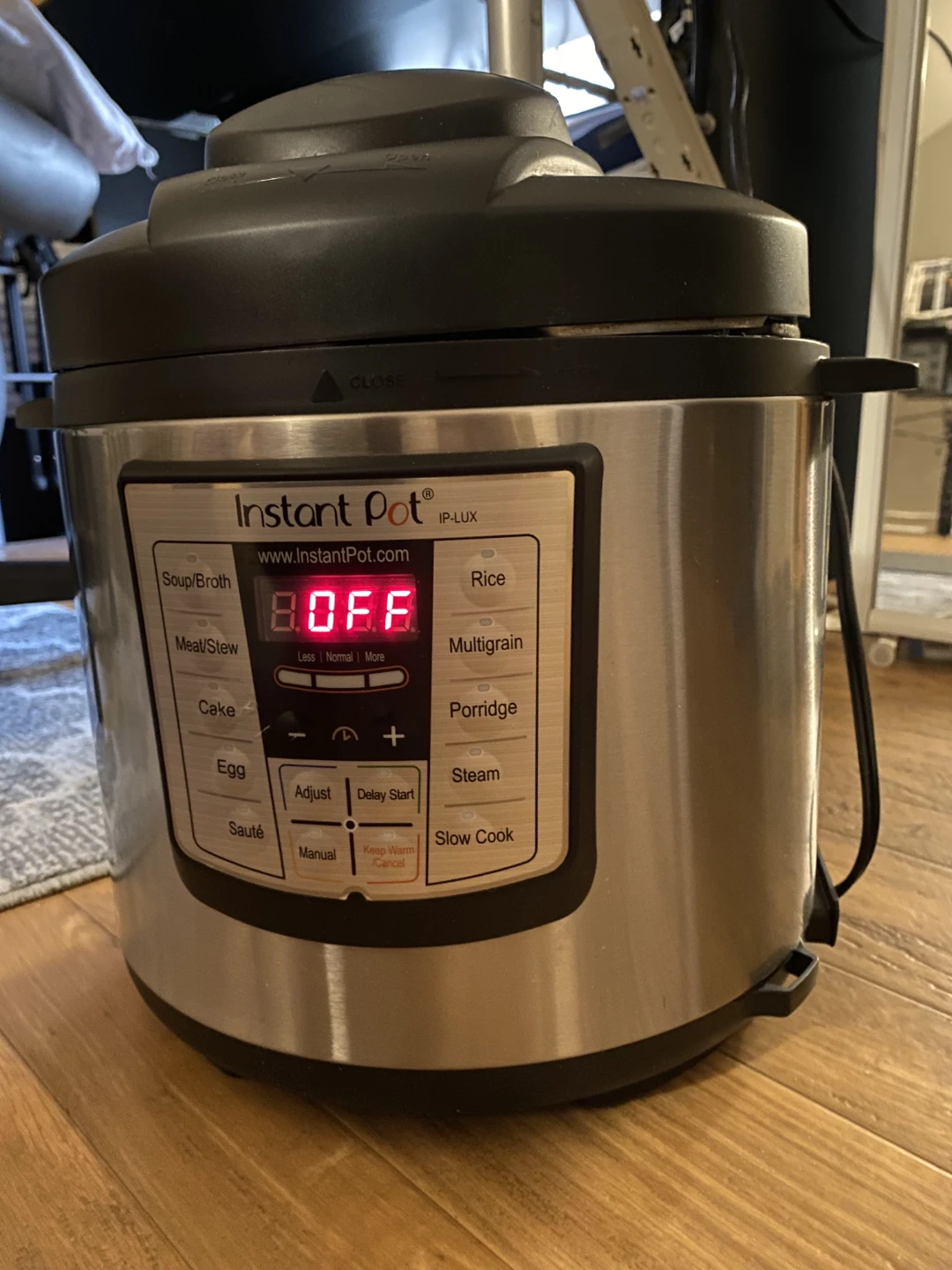 Instant Pot IP-LUX 60 V3 Electric Pressure Cooker 6 Quart