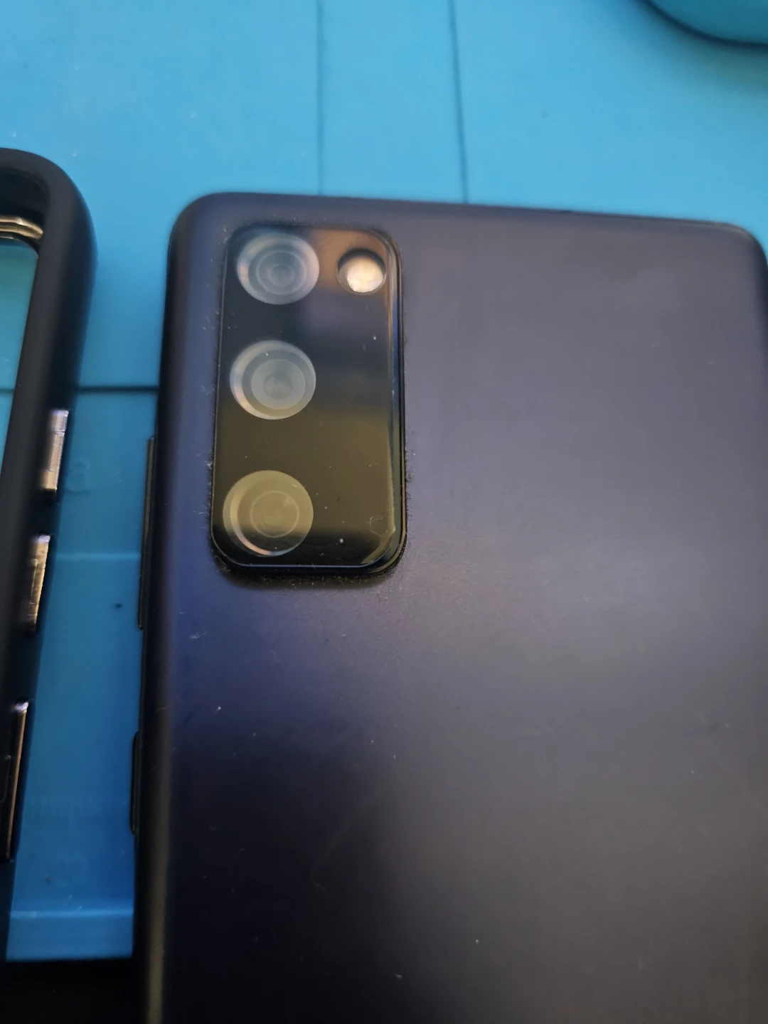 Samsung S20 FE 5G in mint condition - photo 5