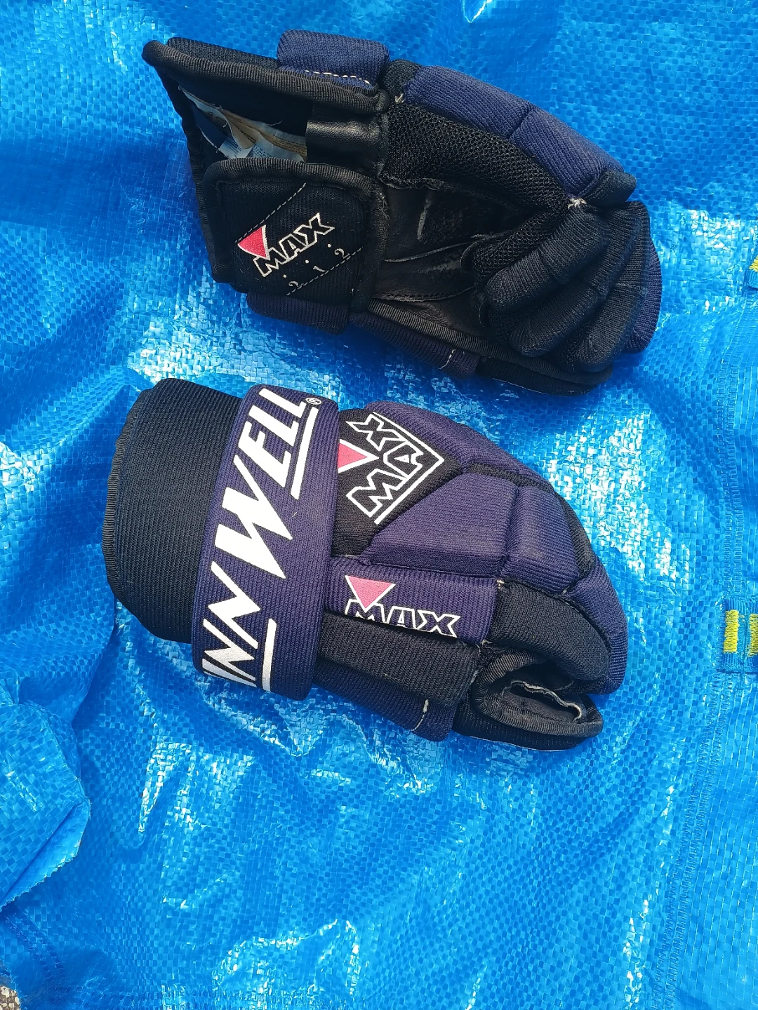 Max Hockey Gloves